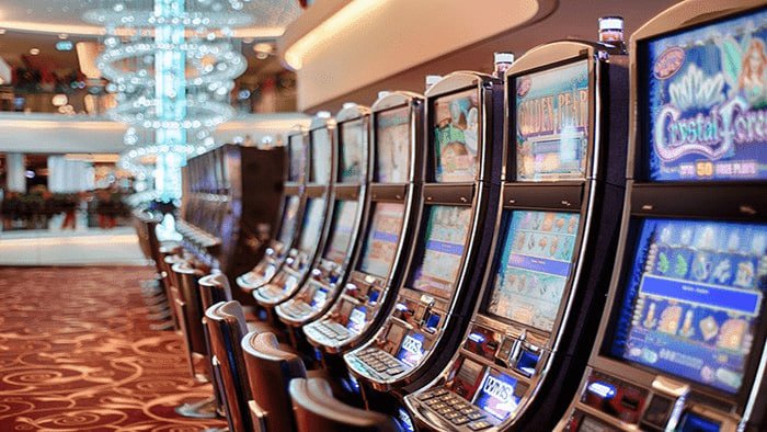 Filipino player accessing 666jl casino on a mobile phone